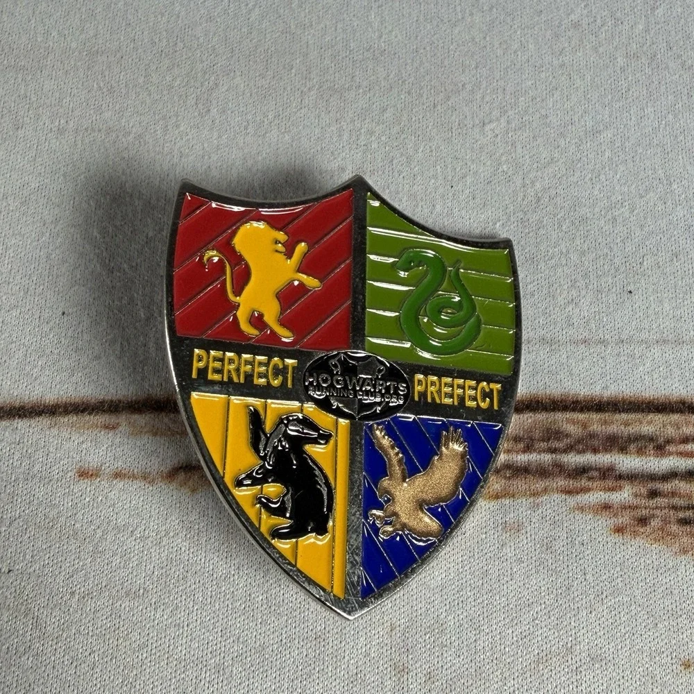 Harry Potter Hogwarts Running Club Perfect Prefect Pin HPRC Collector Used